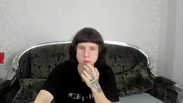 Snapshot of TommyCrown chatting on October 31, 2025, 10:23 am TommyCrown online show from October 31, 2025, 10:23 am