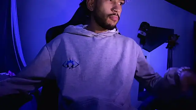 Snapshot of 3v1l chatting on November 27, 2025, 3:40 am 3v1l online show from November 27, 2025, 3:40 am