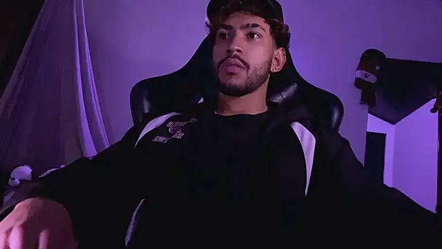 Snapshot of 3v1l chatting on November 23, 2025, 10:09 pm 3v1l online show from November 23, 2025, 10:09 pm