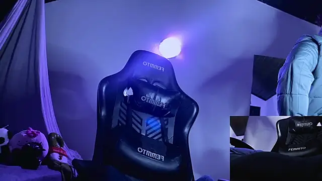 Snapshot of 3v1l chatting on November 17, 2025, 6:50 am 3v1l online show from November 17, 2025, 6:50 am