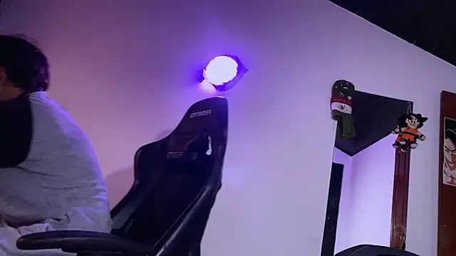 Snapshot of 3v1l chatting on December 3, 2025, 8:08 pm 3v1l online show from December 3, 2025, 8:08 pm