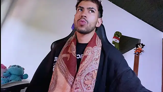 Snapshot of 3v1l chatting on December 15, 2025, 7:41 pm 3v1l online show from December 15, 2025, 7:41 pm