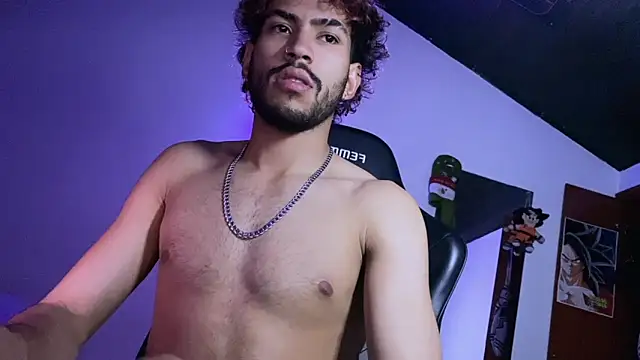 Snapshot of 3v1l chatting on December 2, 2025, 8:27 am 3v1l online show from December 2, 2025, 8:27 am