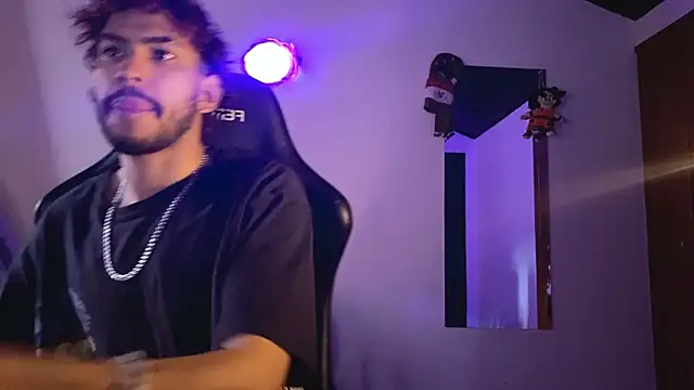 Snapshot of 3v1l chatting on November 22, 2025, 9:13 pm 3v1l online show from November 22, 2025, 9:13 pm