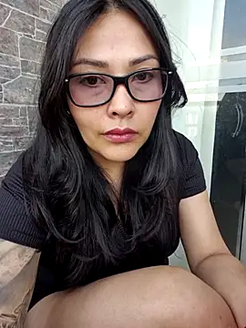 Snapshot of Leelu_Lee chatting on November 30, 2025, 10:10 pm Leelu Lee online show from November 30, 2025, 10:10 pm