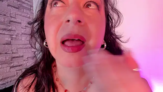 Snapshot of Samethyst chatting on November 8, 2025, 11:36 am Samethyst online show from November 8, 2025, 11:36 am