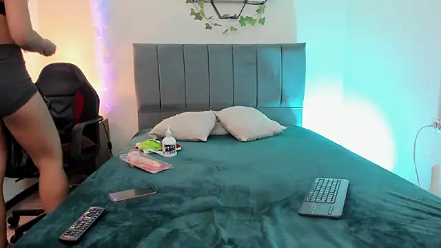 Snapshot of Lucerop_ chatting on December 19, 2025, 3:10 am Lucerop online show from December 19, 2025, 3:10 am