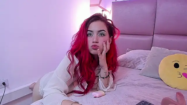 Sophie Russell  online show from November 11, 2025, 12:05 am