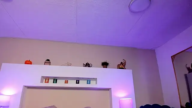 Sophie Russell  online show from December 4, 2025, 4:33 am