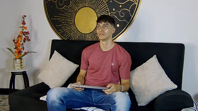 Snapshot of AlessioVitale chatting on November 15, 2025, 1:04 pm AlessioVitale online show from November 15, 2025, 1:04 pm