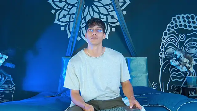 Snapshot of AlessioVitale chatting on January 7, 2026, 12:32 pm AlessioVitale online show from January 7, 2026, 12:32 pm