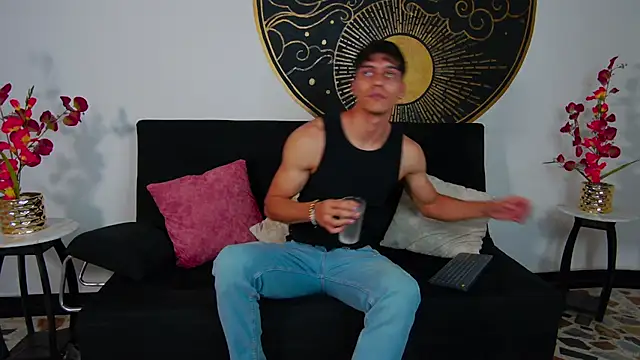 Snapshot of AlessioVitale chatting on February 12, 2026, 7:46 pm AlessioVitale online show from February 12, 2026, 7:46 pm