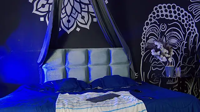 Snapshot of AlessioVitale chatting on December 18, 2025, 11:58 am AlessioVitale online show from December 18, 2025, 11:58 am