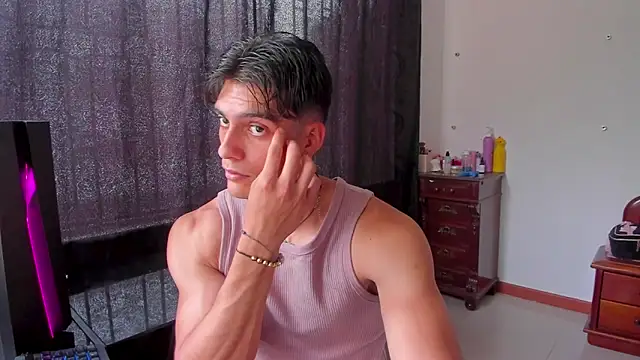 Snapshot of AlessioVitale chatting on March 26, 2026, 9:13 pm AlessioVitale online show from March 26, 2026, 9:13 pm