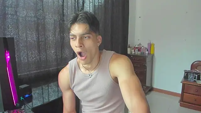 Snapshot of AlessioVitale chatting on March 27, 2026, 11:55 am AlessioVitale online show from March 27, 2026, 11:55 am