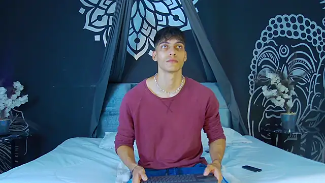 Snapshot of AlessioVitale chatting on December 5, 2025, 12:04 pm AlessioVitale online show from December 5, 2025, 12:04 pm