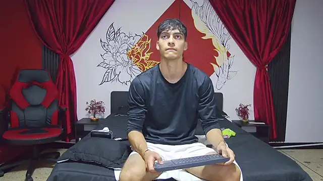 Snapshot of AlessioVitale chatting on January 17, 2026, 12:09 pm AlessioVitale online show from January 17, 2026, 12:09 pm