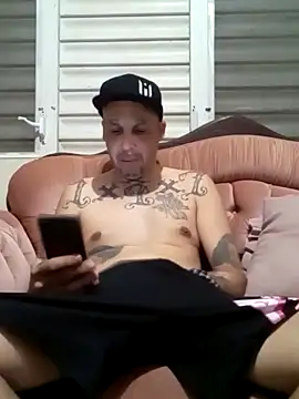 Snapshot of feoGG197 chatting on February 3, 2026, 11:21 pm feoGG197 online show from February 3, 2026, 11:21 pm