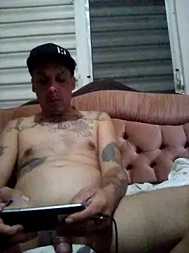 Snapshot of feoGG197 chatting on December 4, 2025, 2:43 am feoGG197 online show from December 4, 2025, 2:43 am