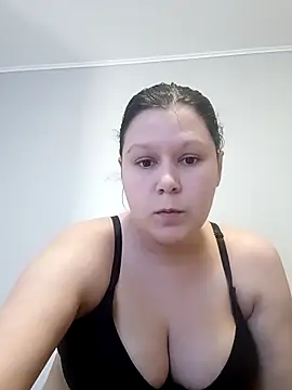 GlitterAuburn online show from February 10, 2026, 4:17 pm