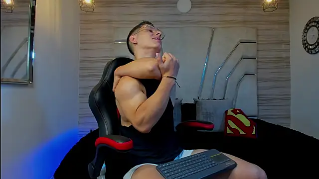 MAXTHOMSON online show from November 22, 2025, 1:37 am