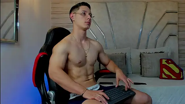 MAXTHOMSON online show from December 20, 2025, 2:14 am