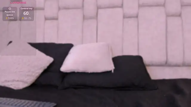 Snapshot of Alysslender chatting on December 17, 2025, 4:01 pm Alysslender online show from December 17, 2025, 4:01 pm