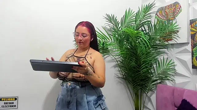 Snapshot of Anggie_Miller chatting on December 17, 2025, 11:15 am Anggie Miller online show from December 17, 2025, 11:15 am