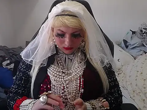 Snapshot of VanesaCrossic chatting on May 8, 2026, 9:57 am VanesaCrossic online show from May 8, 2026, 9:57 am
