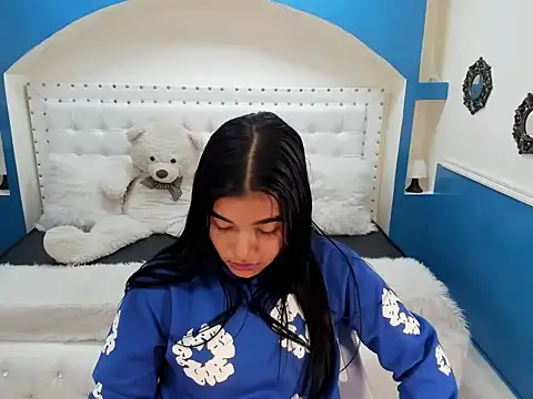 Snapshot of Sheyla_Bell chatting on October 31, 2025, 1:52 pm Sheyla Bell online show from October 31, 2025, 1:52 pm