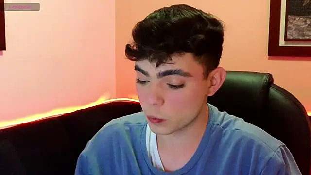 Snapshot of petitegigant33 chatting on October 31, 2025, 3:03 am petitegigant33 online show from October 31, 2025, 3:03 am