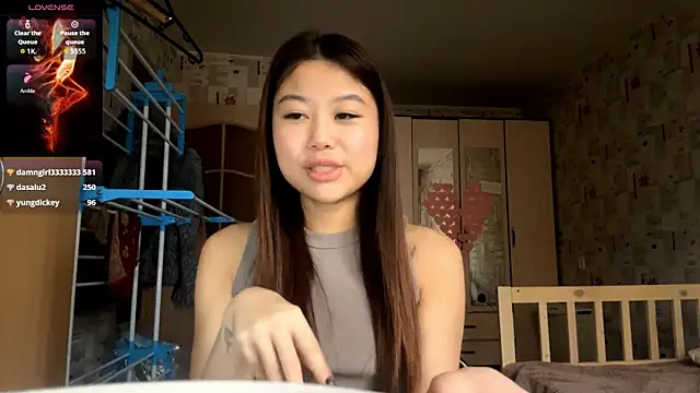 YunDargenio online show from November 2, 2025, 10:53 am