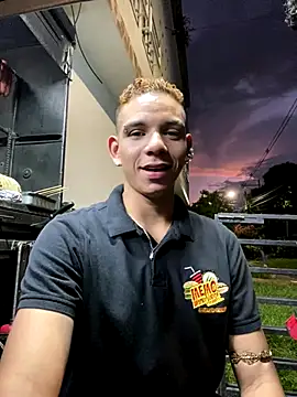 Snapshot of Dylams_maja chatting on November 22, 2025, 11:14 pm Dylams maja online show from November 22, 2025, 11:14 pm