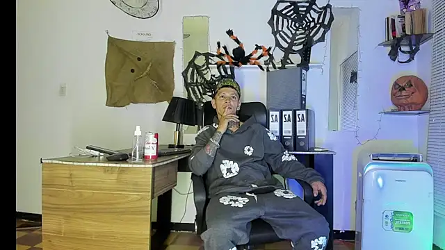 Snapshot of xxxTerrysxxx chatting on October 31, 2025, 6:32 am xxxTerrysxxx online show from October 31, 2025, 6:32 am