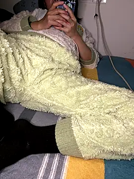 Snapshot of daaqnn chatting on December 16, 2025, 1:59 pm daaqnn online show from December 16, 2025, 1:59 pm