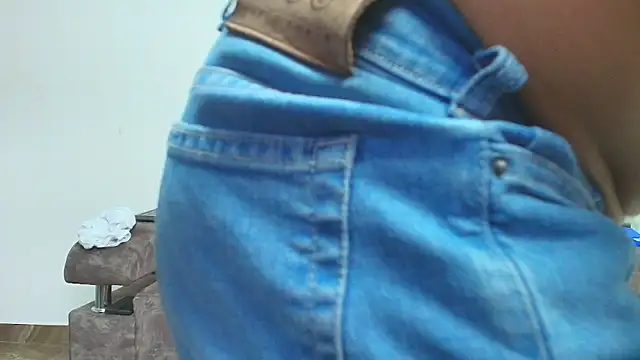 Snapshot of thebadboys05 chatting on December 3, 2025, 4:13 am thebadboys05 online show from December 3, 2025, 4:13 am