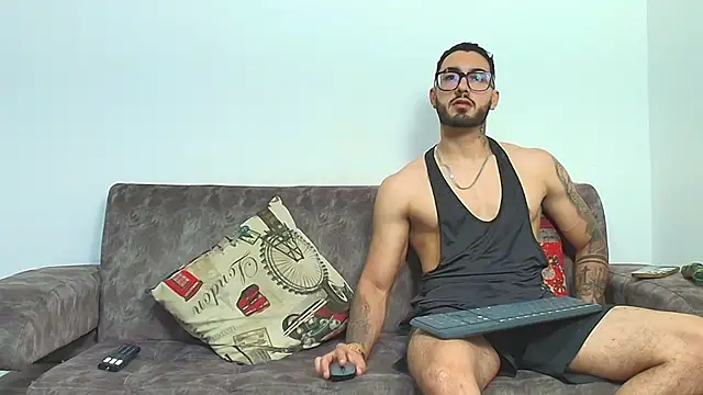 Snapshot of thebadboys05 chatting on February 21, 2026, 5:20 am thebadboys05 online show from February 21, 2026, 5:20 am