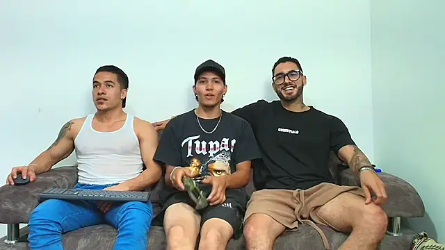 Snapshot of thebadboys05 chatting on November 19, 2025, 1:49 am thebadboys05 online show from November 19, 2025, 1:49 am