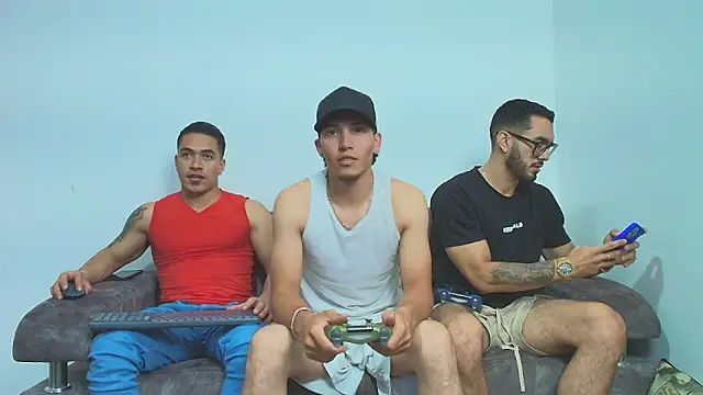 Snapshot of thebadboys05 chatting on November 14, 2025, 12:25 am thebadboys05 online show from November 14, 2025, 12:25 am