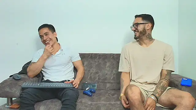 Snapshot of thebadboys05 chatting on November 21, 2025, 2:10 am thebadboys05 online show from November 21, 2025, 2:10 am