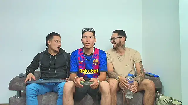 Snapshot of thebadboys05 chatting on November 29, 2025, 2:01 am thebadboys05 online show from November 29, 2025, 2:01 am