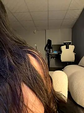 Jenny18hot online show from November 18, 2025, 4:32 pm