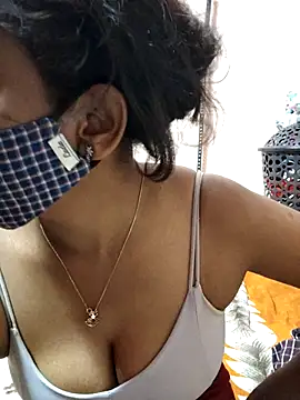 Snapshot of Queen-dhivya chatting on April 2, 2026, 5:19 pm Queen-dhivya online show from April 2, 2026, 5:19 pm