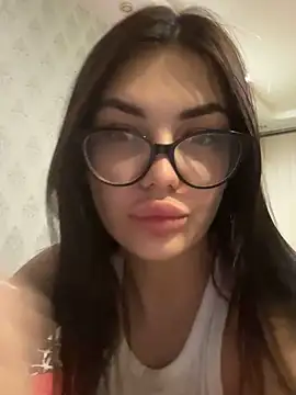 Snapshot of MilkaMoney6 chatting on November 10, 2025, 4:23 pm MilkaMoney6 online show from November 10, 2025, 4:23 pm