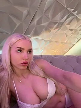 Snapshot of Lana-Grey chatting on April 5, 2026, 8:48 pm Lana-Grey online show from April 5, 2026, 8:48 pm