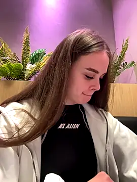 Snapshot of KristiRich chatting on November 4, 2025, 7:56 am KristiRich online show from November 4, 2025, 7:56 am