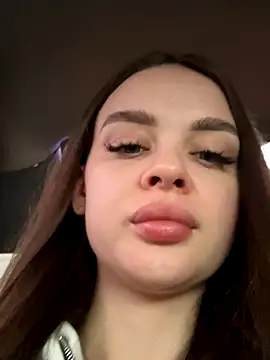 Snapshot of KristiRich chatting on November 5, 2025, 8:17 am KristiRich online show from November 5, 2025, 8:17 am