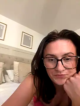 EmLovesxx online show from November 4, 2025, 5:50 pm