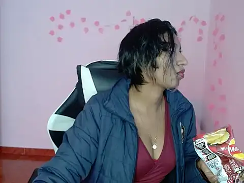 Snapshot of Samanta_777 chatting on December 15, 2025, 8:25 pm Samanta 777 online show from December 15, 2025, 8:25 pm