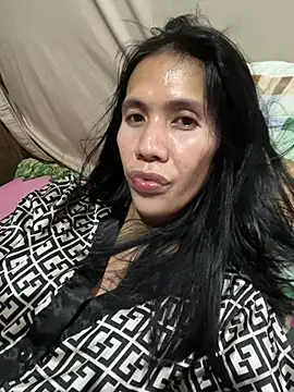 Snapshot of bellaUtops chatting on May 16, 2026, 3:27 am bellaUtops online show from May 16, 2026, 3:27 am